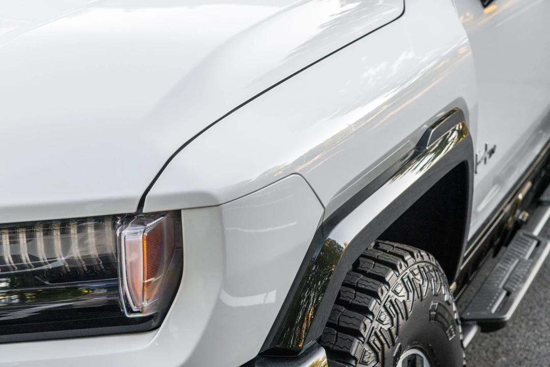 2022 GMC Hummer EV - Image 18 of 31
