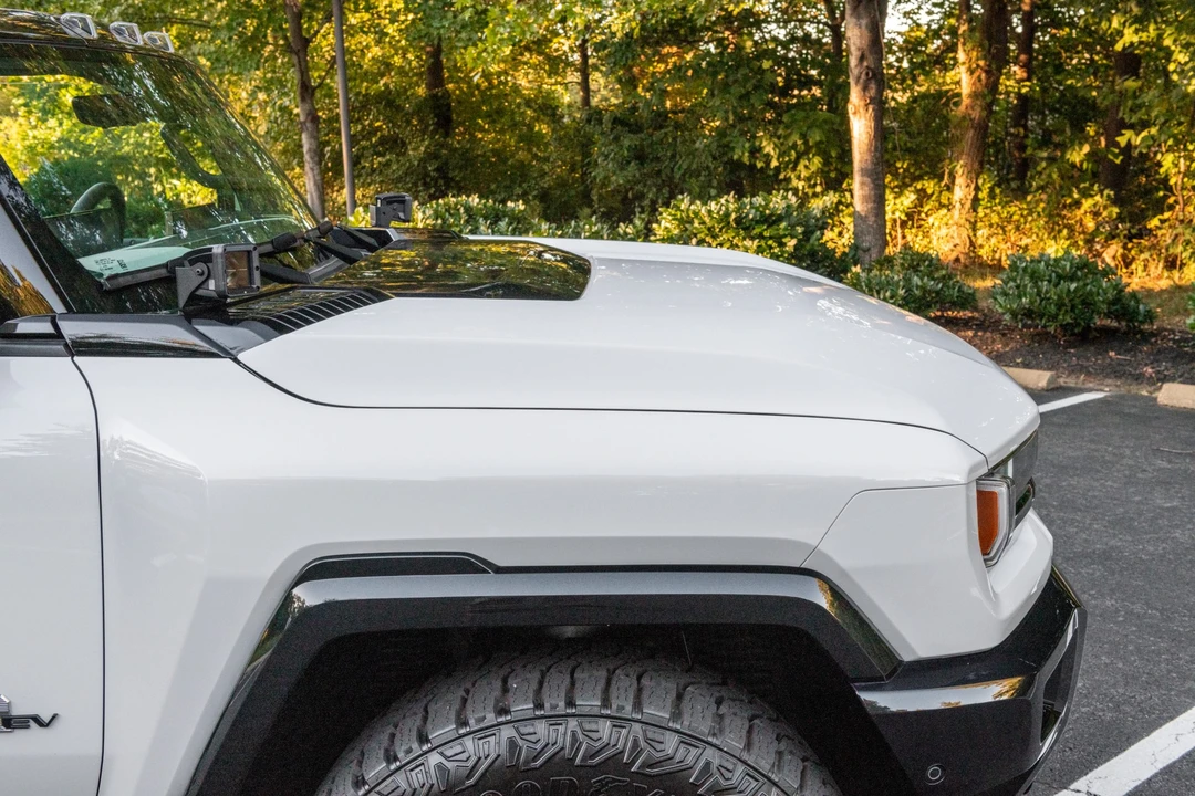2022 GMC Hummer EV - Image 19 of 31