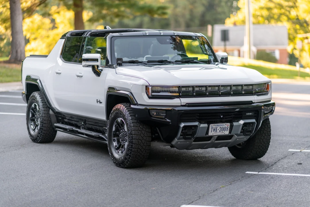 2022 GMC Hummer EV - Image 8 of 31