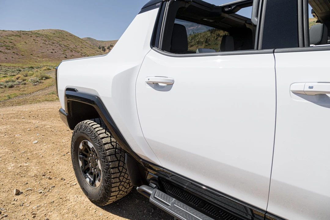 2022 GMC Hummer EV - Image 30 of 31