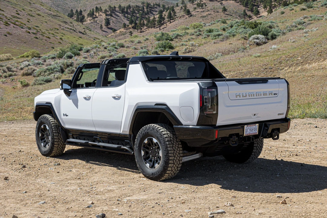 2022 GMC Hummer EV - Image 17 of 31