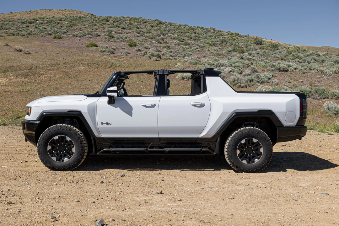 2022 GMC Hummer EV - Image 19 of 31