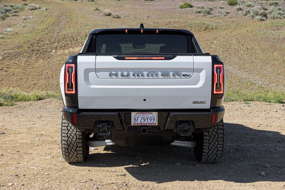 2022 GMC Hummer EV - Image 14 of 31