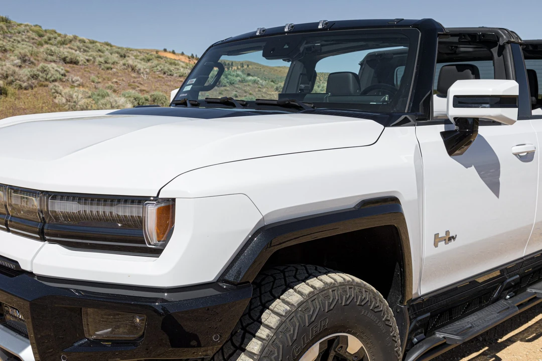 2022 GMC Hummer EV - Image 24 of 31