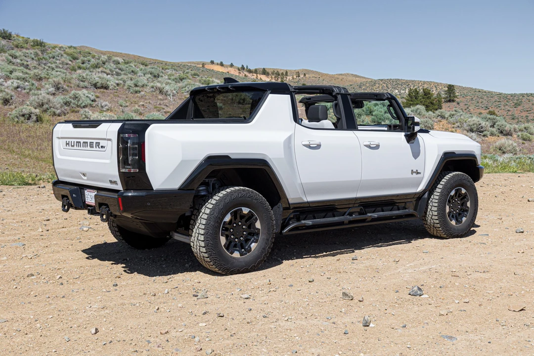 2022 GMC Hummer EV - Image 11 of 31