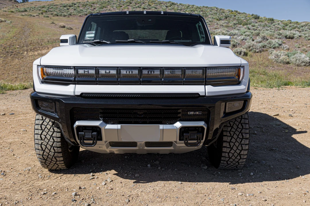 2022 GMC Hummer EV - Image 5 of 31