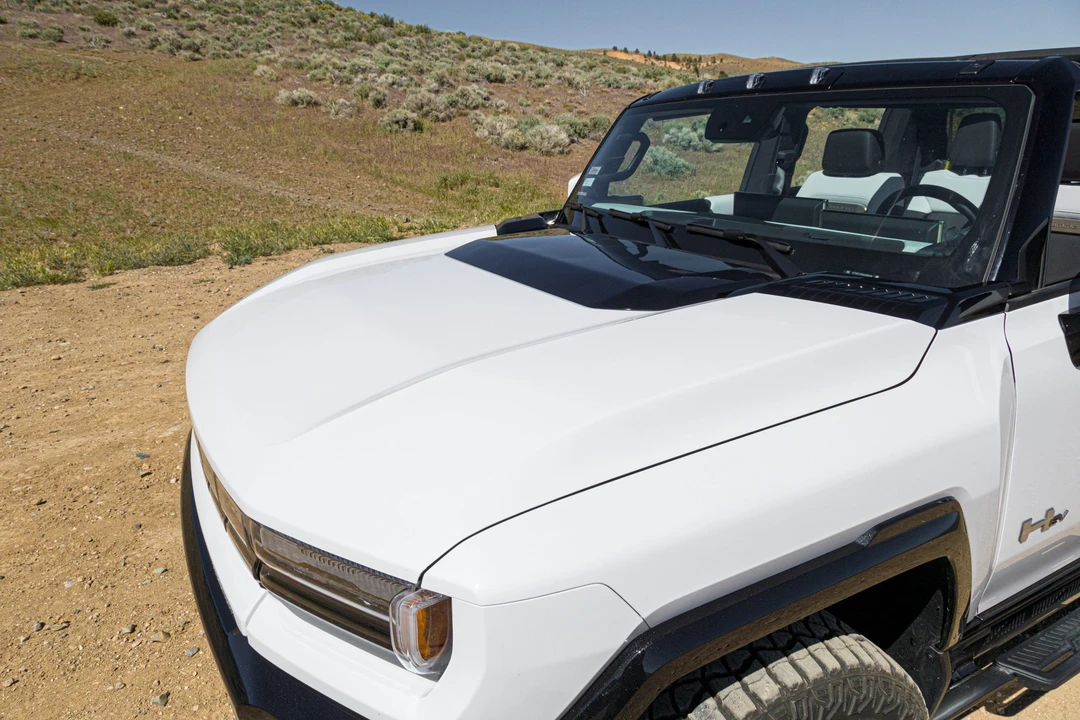 2022 GMC Hummer EV - Image 23 of 31