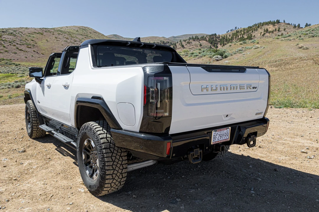 2022 GMC Hummer EV - Image 15 of 31