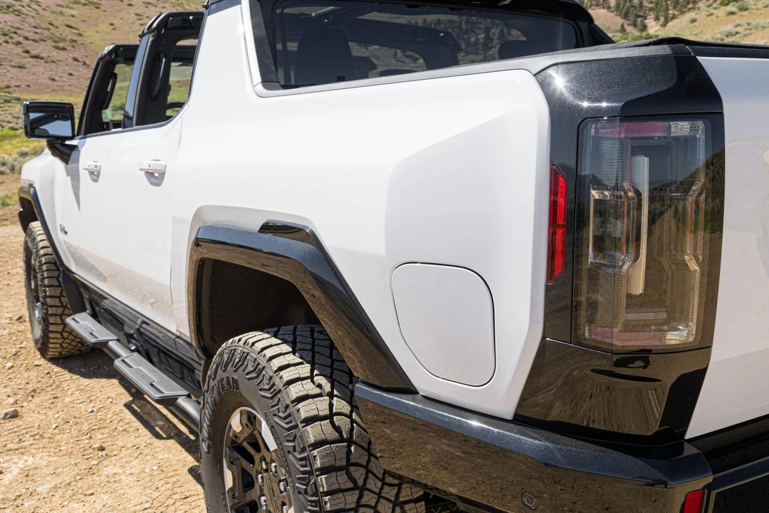 2022 GMC Hummer EV - Image 20 of 31