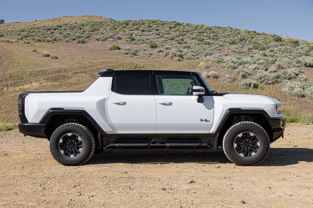 2022 GMC Hummer EV - Image 9 of 31