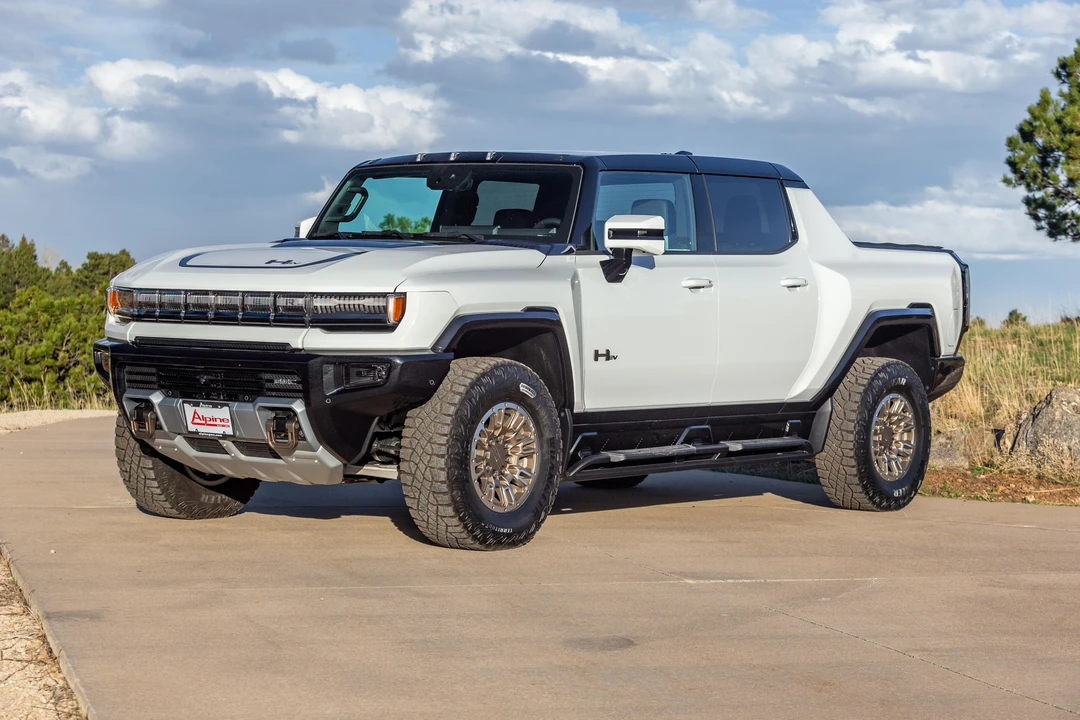 2022 GMC Hummer EV - Image 8 of 31