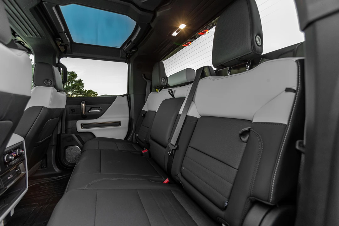 2022 GMC Hummer EV - Image 31 of 31