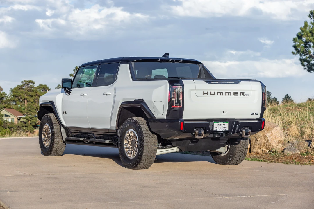 2022 GMC Hummer EV - Image 9 of 31