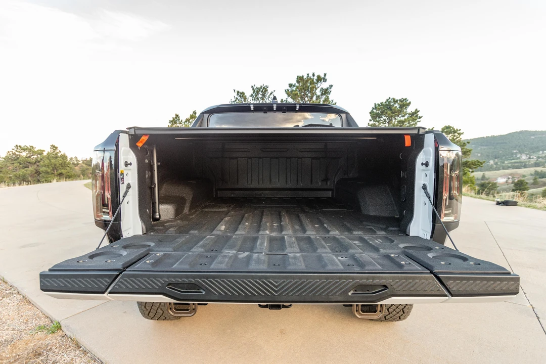 2022 GMC Hummer EV - Image 11 of 31