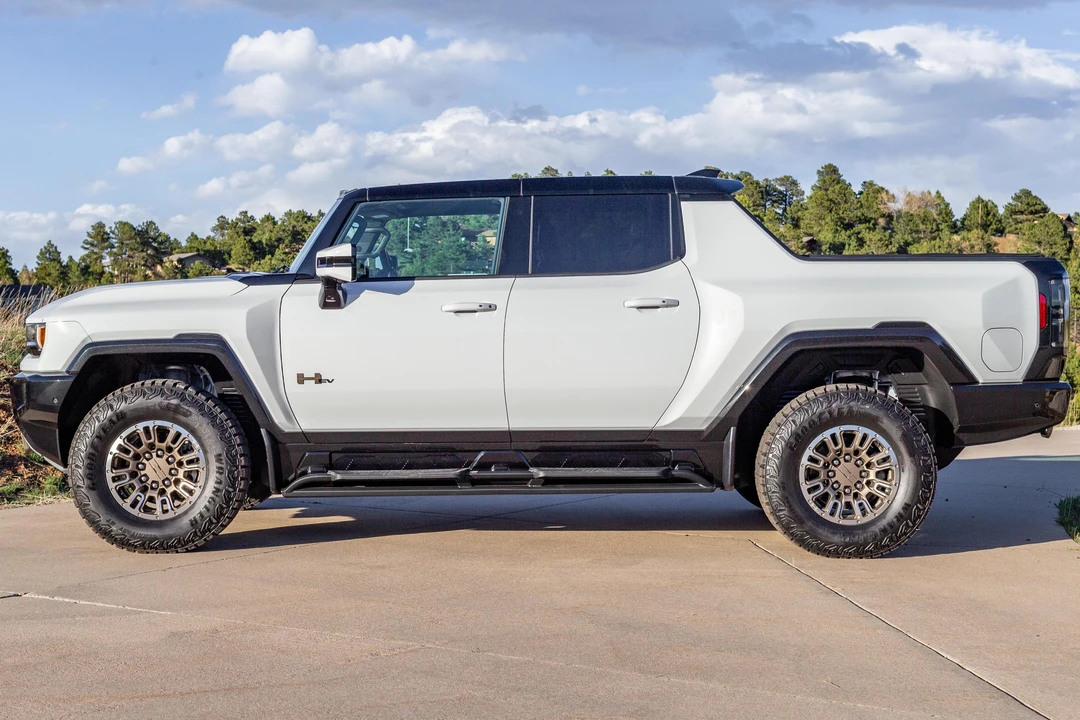 2022 GMC Hummer EV - Image 3 of 31