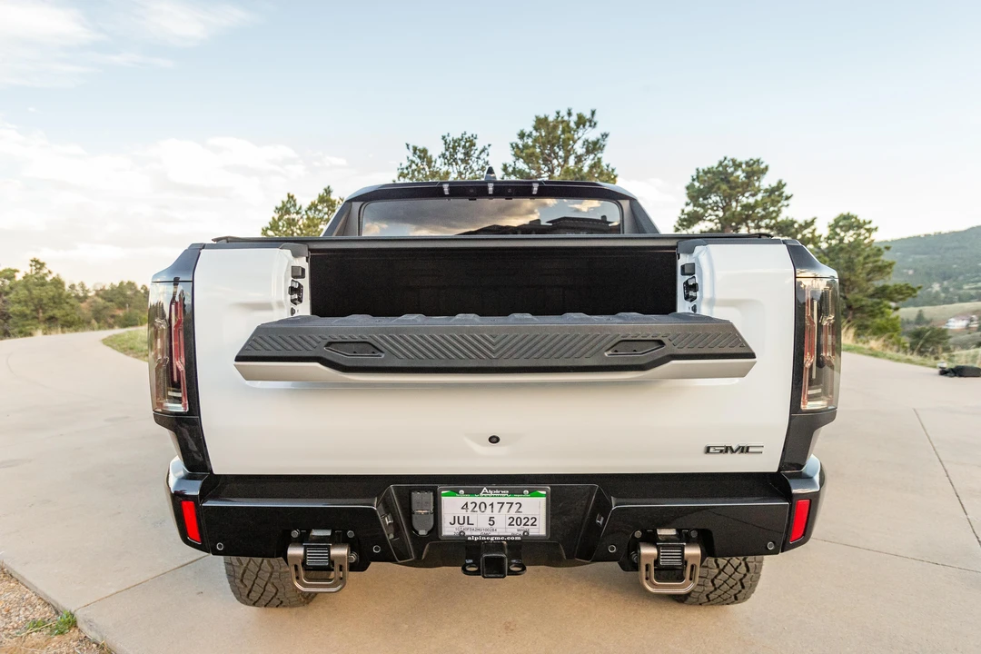 2022 GMC Hummer EV - Image 10 of 31