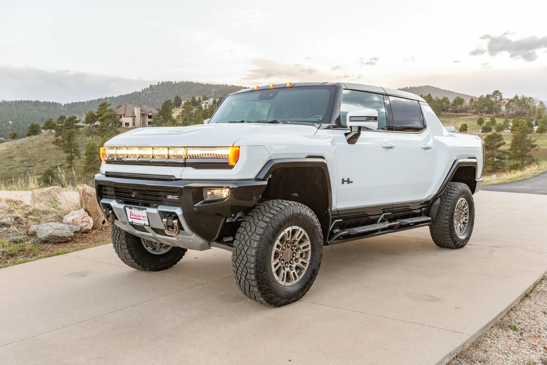 2022 GMC Hummer EV - Image 7 of 31