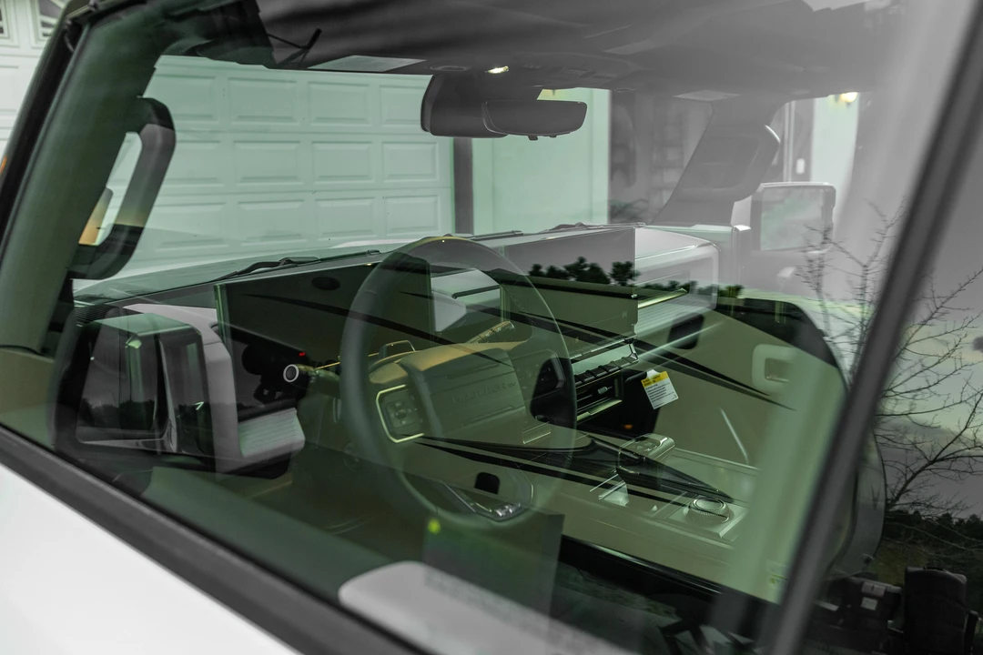 2022 GMC Hummer EV - Image 17 of 31