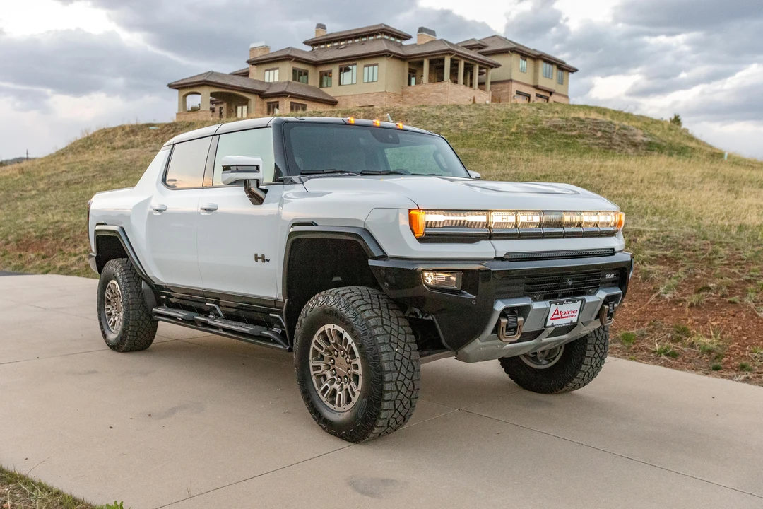 2022 GMC Hummer EV - Image 13 of 31