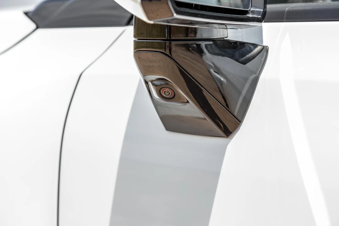 2022 GMC Hummer EV - Image 22 of 31