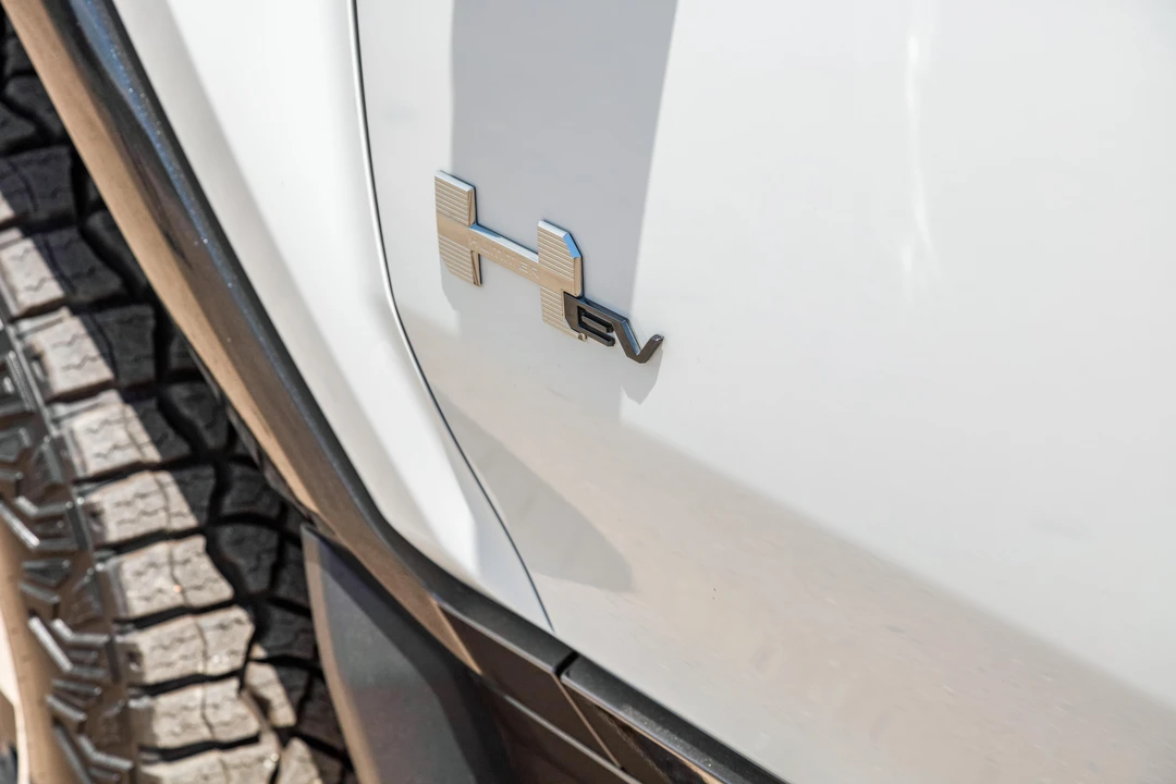 2022 GMC Hummer EV - Image 23 of 31