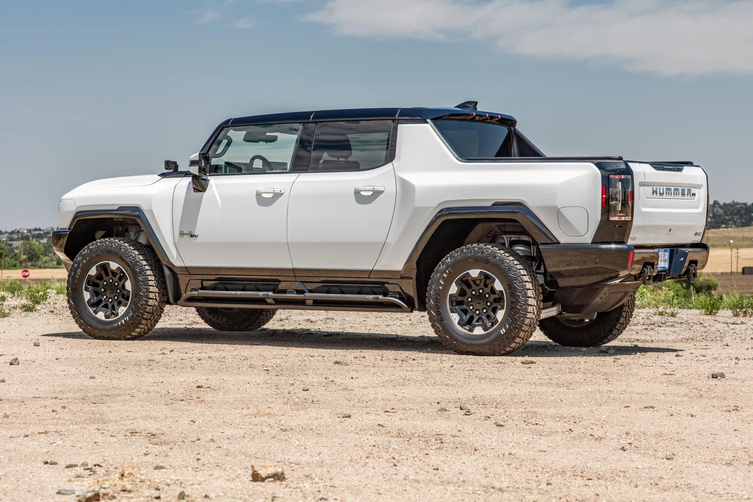 2022 GMC Hummer EV - Image 7 of 31