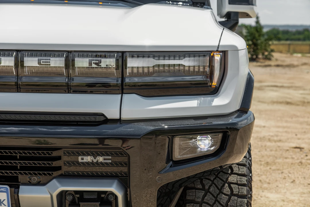 2022 GMC Hummer EV - Image 13 of 31