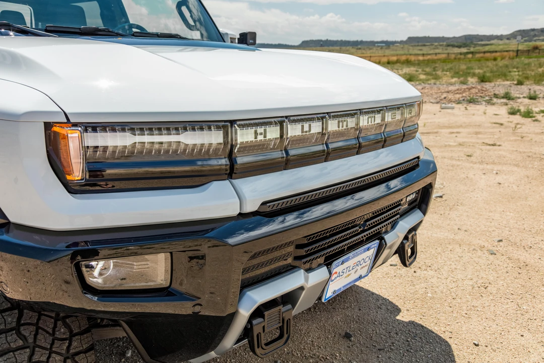 2022 GMC Hummer EV - Image 10 of 31