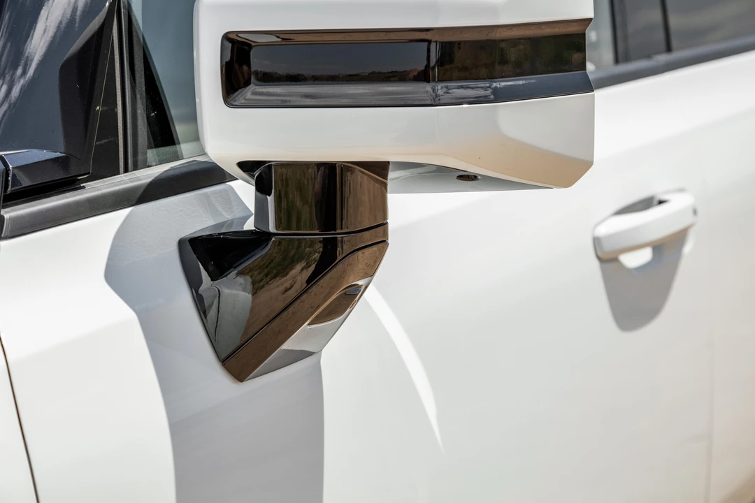 2022 GMC Hummer EV - Image 21 of 31