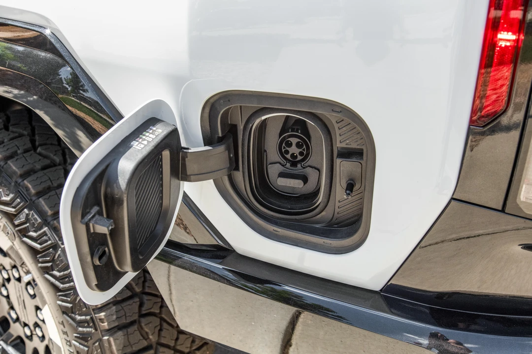 2022 GMC Hummer EV - Image 27 of 31