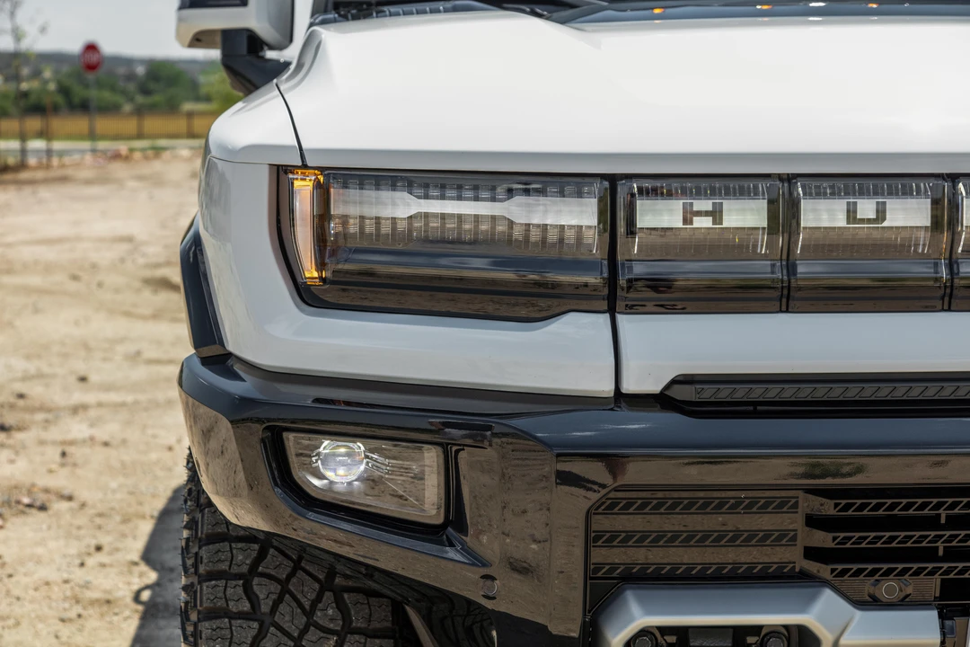 2022 GMC Hummer EV - Image 9 of 31