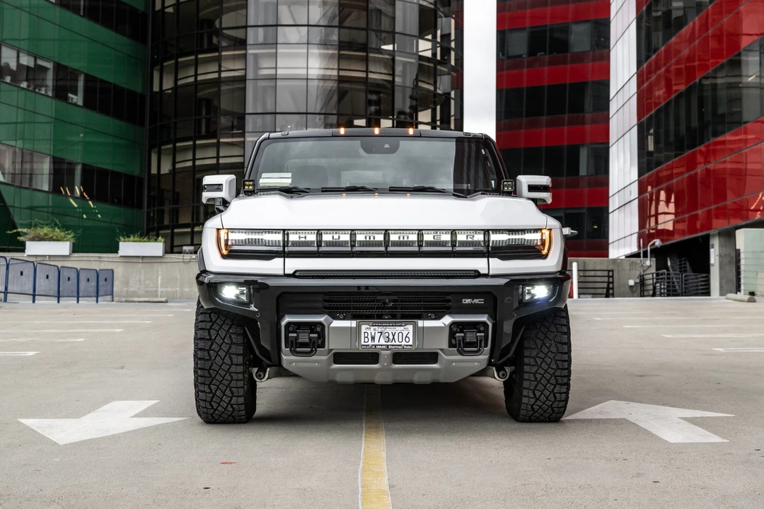 2022 GMC Hummer EV - Image 9 of 31