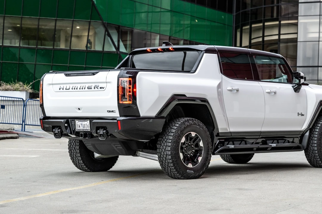 2022 GMC Hummer EV - Image 12 of 31
