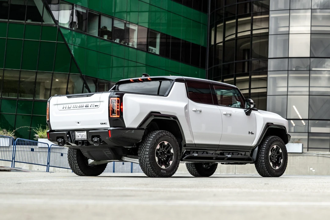 2022 GMC Hummer EV - Image 6 of 31