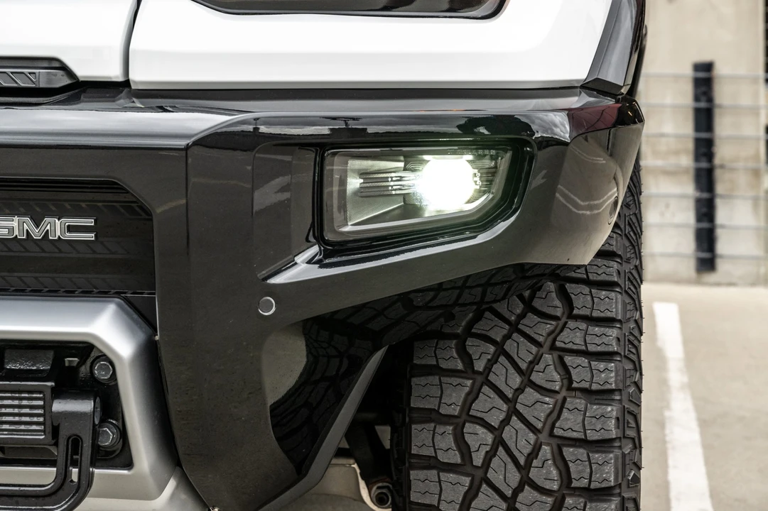 2022 GMC Hummer EV - Image 20 of 31