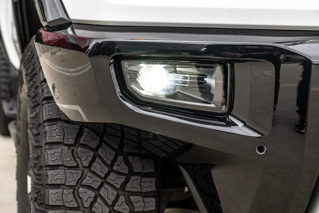 2022 GMC Hummer EV - Image 19 of 31
