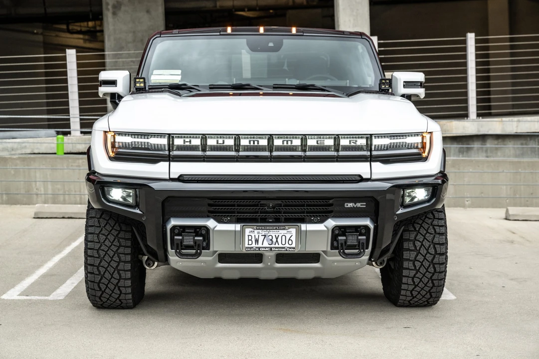 2022 GMC Hummer EV - Image 14 of 31