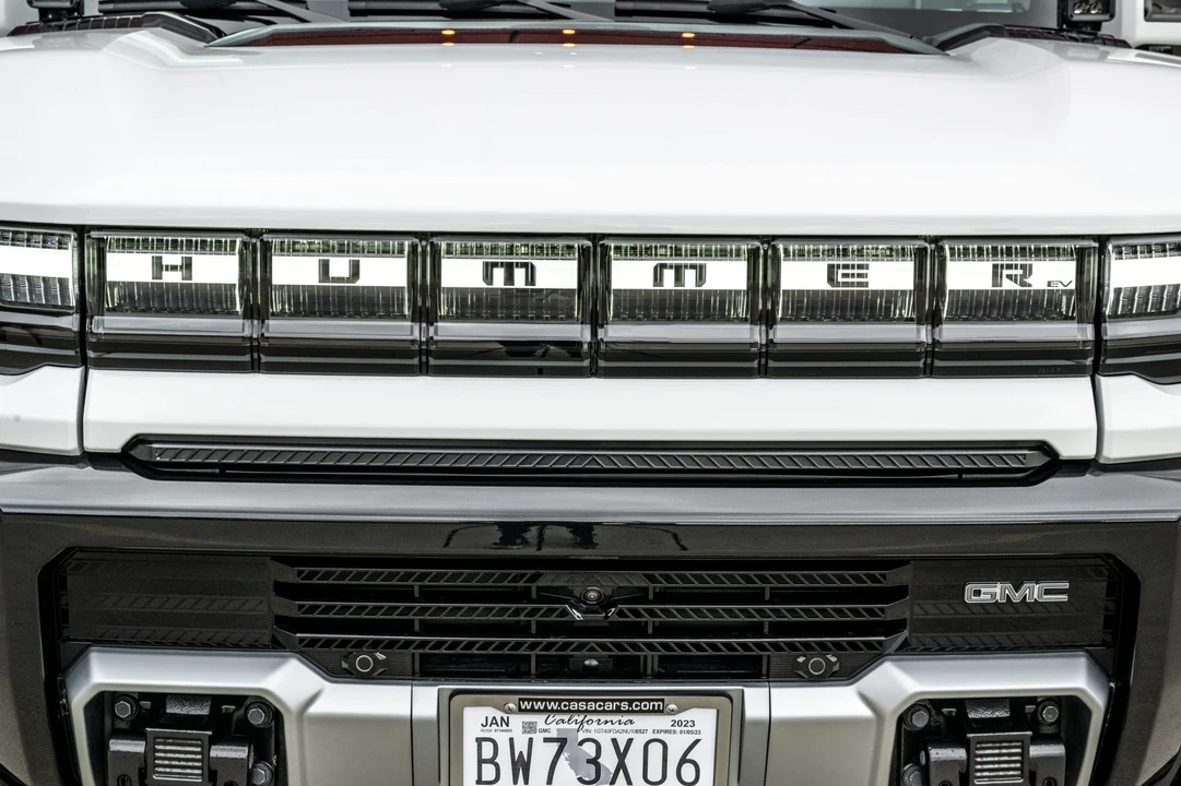 2022 GMC Hummer EV - Image 17 of 31