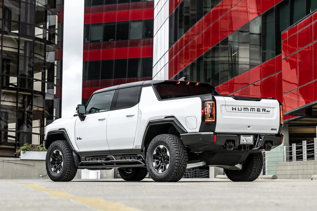 2022 GMC Hummer EV - Image 4 of 31