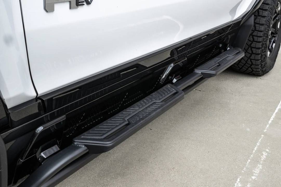 2022 GMC Hummer EV - Image 26 of 31