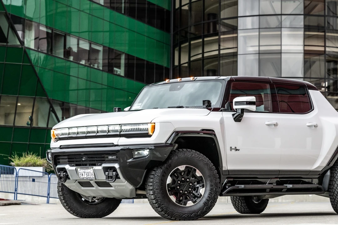 2022 GMC Hummer EV - Image 10 of 31