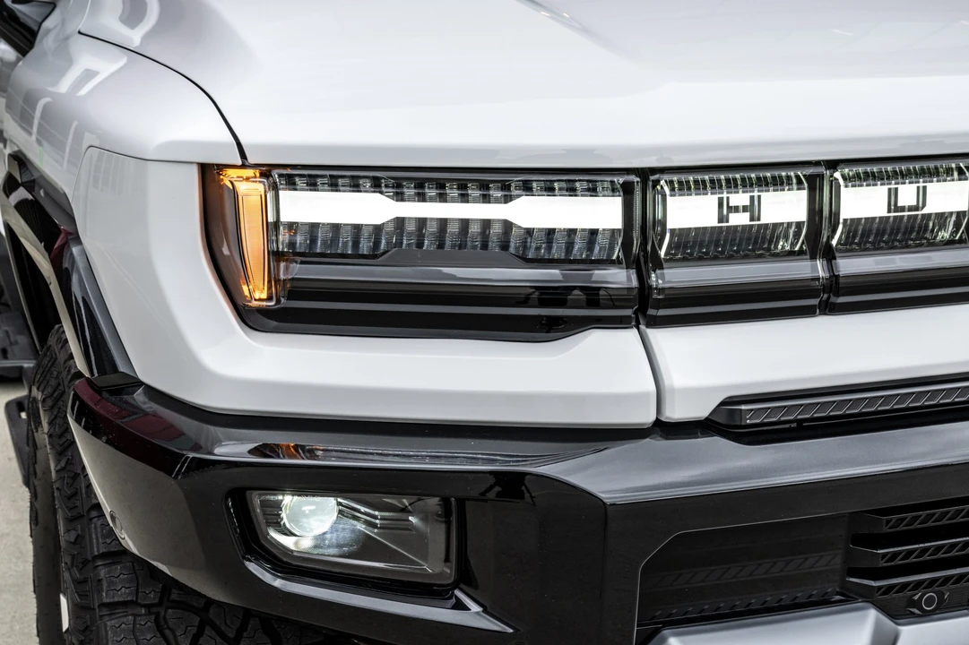2022 GMC Hummer EV - Image 16 of 31