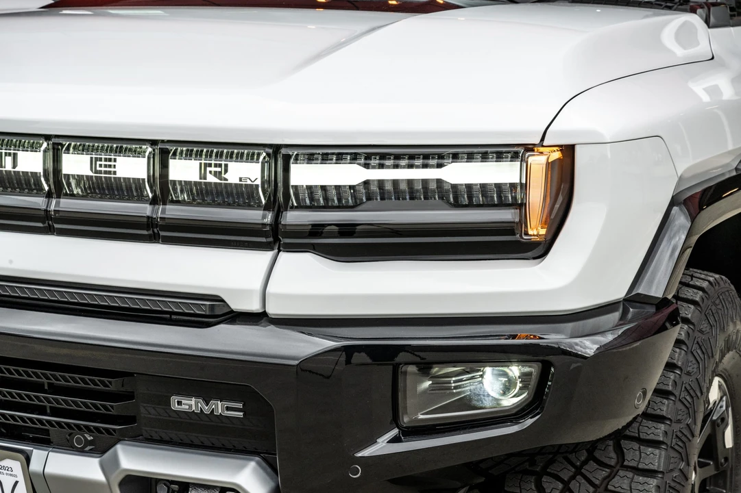2022 GMC Hummer EV - Image 18 of 31