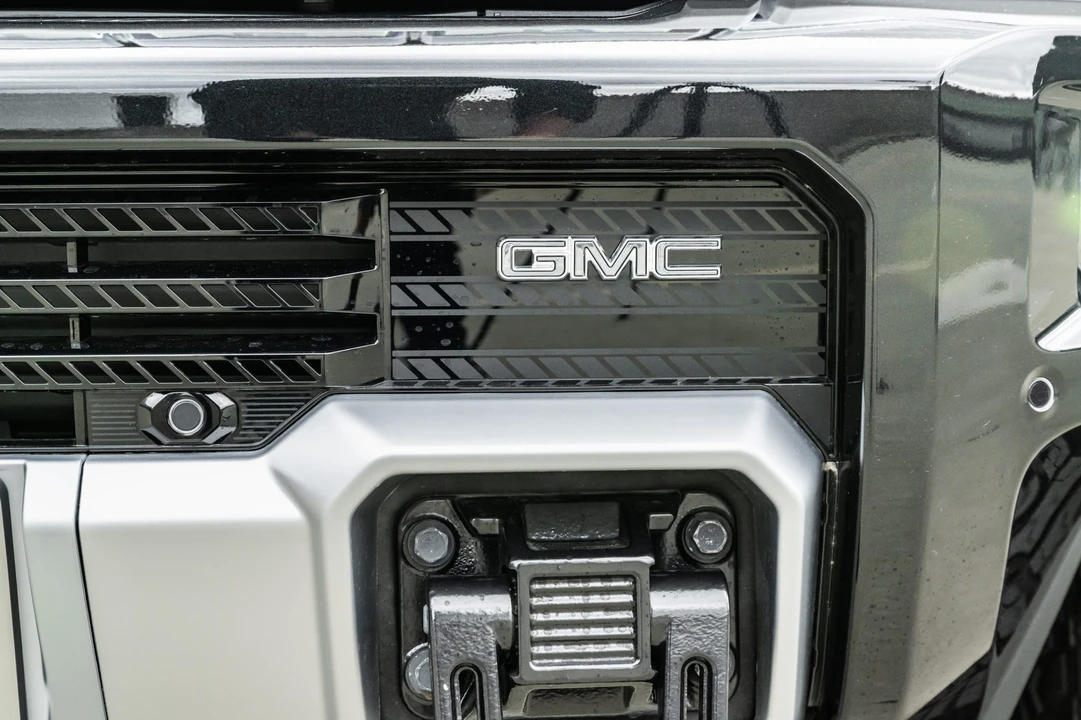 2022 GMC Hummer EV - Image 22 of 31