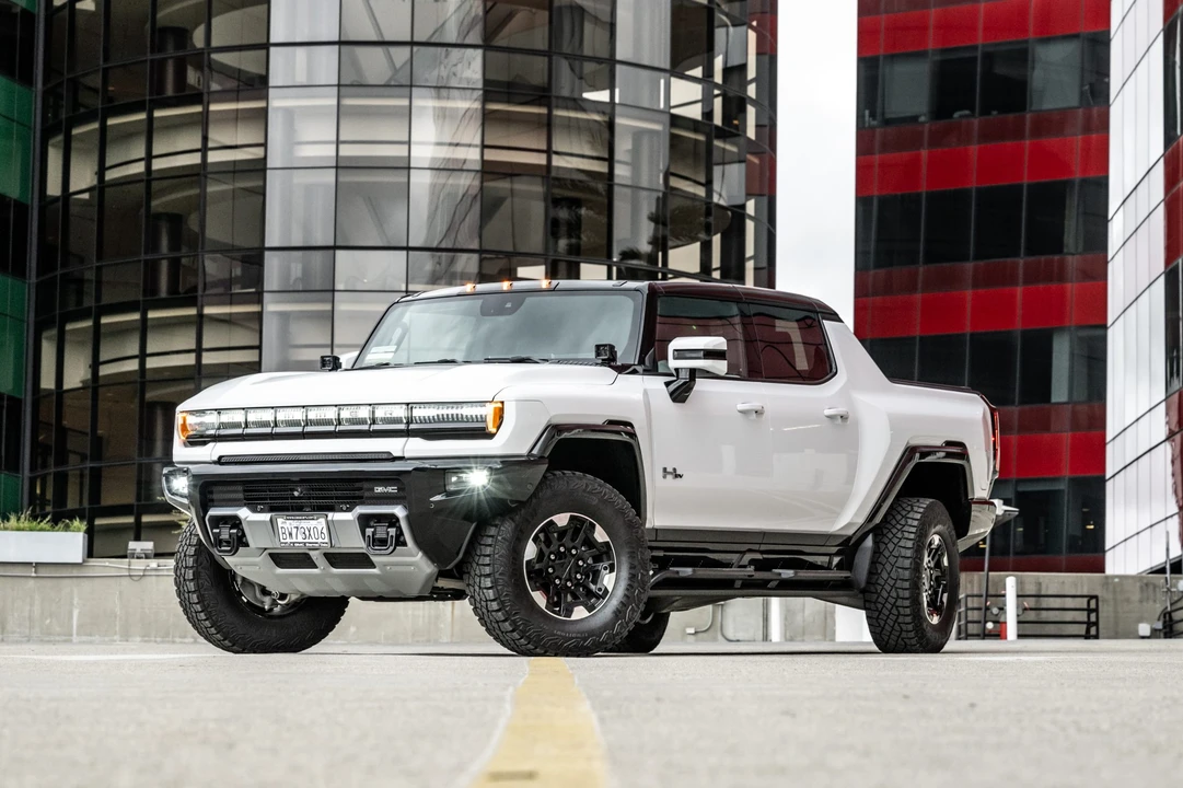 2022 GMC Hummer EV - Image 2 of 31