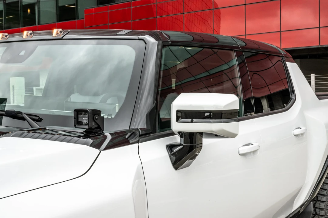 2022 GMC Hummer EV - Image 23 of 31