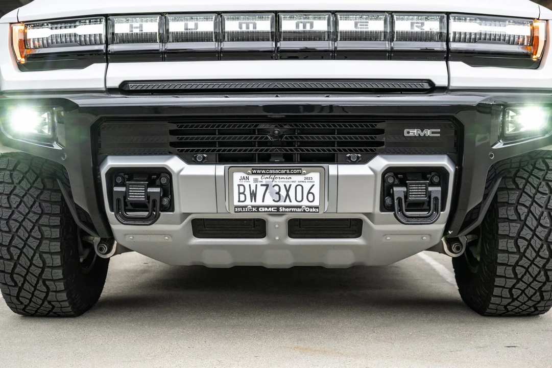 2022 GMC Hummer EV - Image 21 of 31