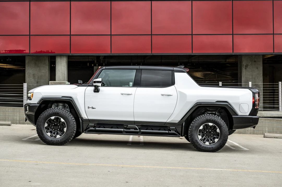 2022 GMC Hummer EV - Image 3 of 31