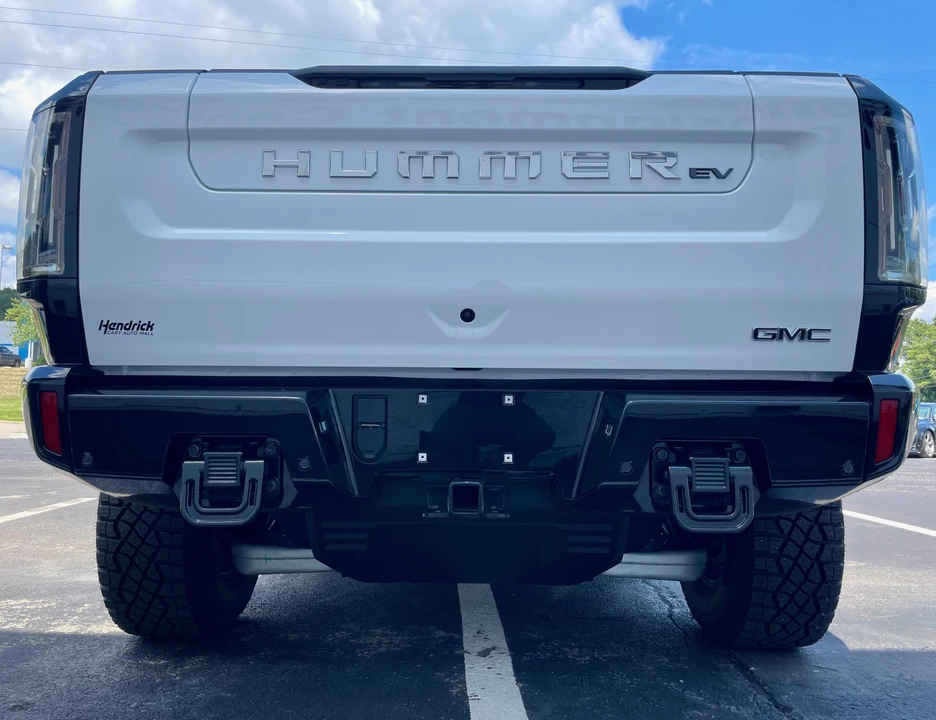 2022 GMC Hummer EV - Image 16 of 31