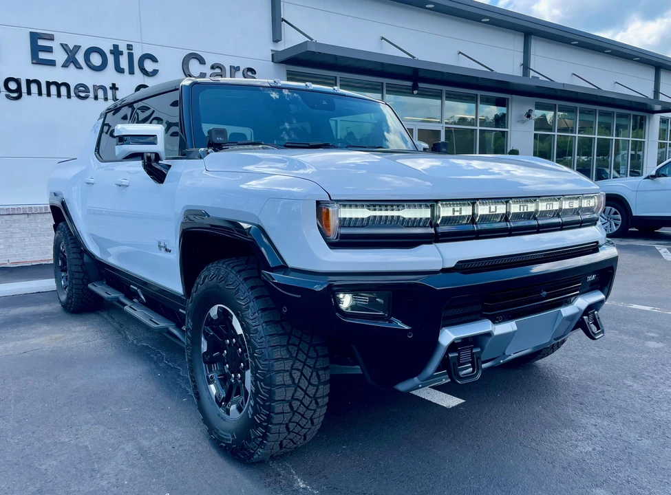 2022 GMC Hummer EV - Image 25 of 31
